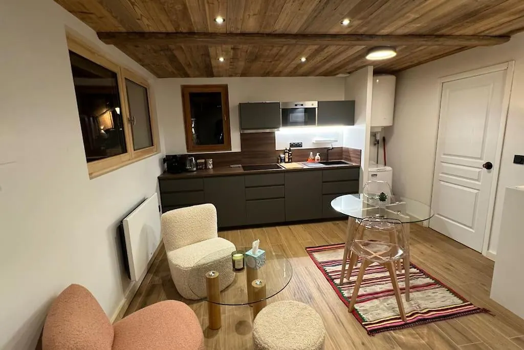 Maisonnette A Courchevel. France